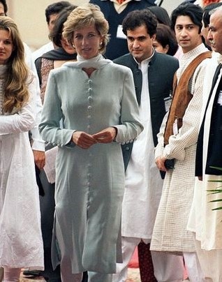 cong nuong Kate mac do giong Diana anh 2