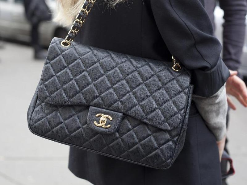 Chiec tui xach nao da tro thanh bieu tuong trong 100 nam qua? hinh anh