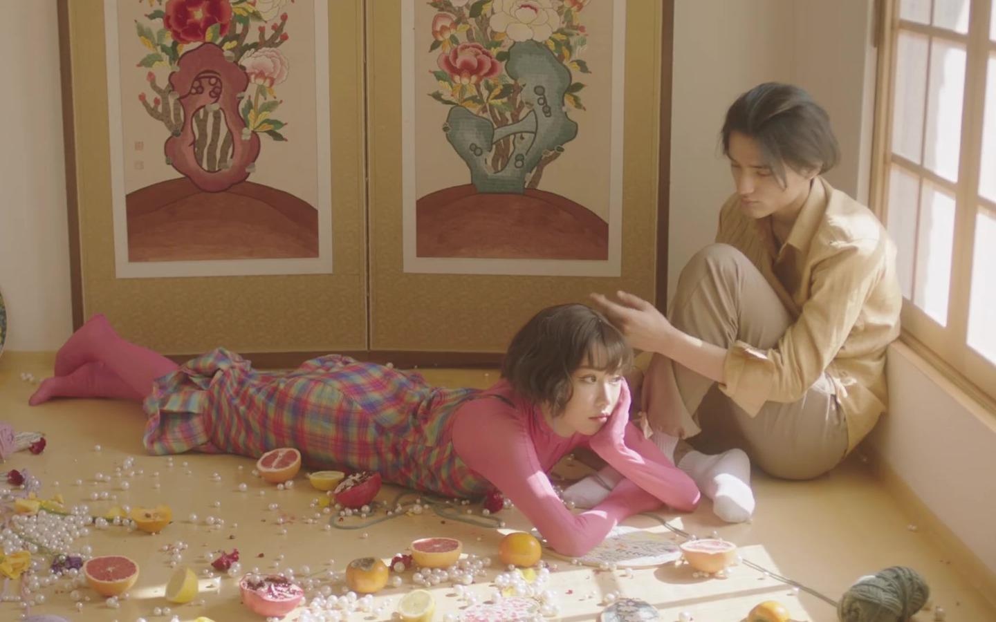 Min the hien hinh tuong chu meo trong MV moi hinh anh