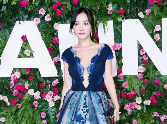 Ly Tieu Lo thich dien vay ao khoe vong mot toi su kien hinh anh