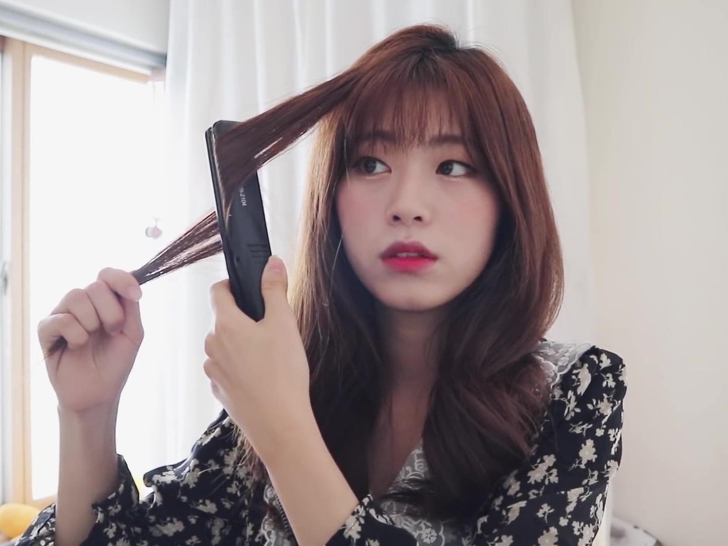 Hot girl Han day cach lam toc giup guong mat trong nho hon hinh anh