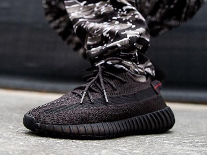 Dap hop giay hiem Yeezy Boost 350 den duoc ban ra hom nay hinh anh