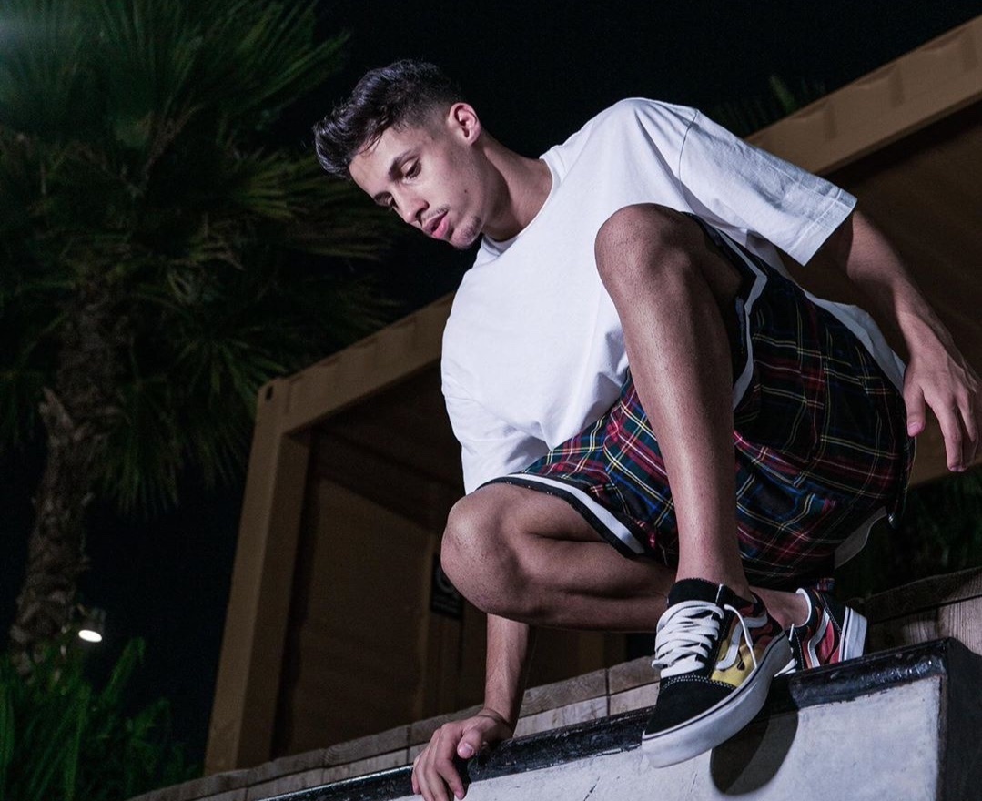 Cau thu UAE ngoai doi thich di giay hieu, co doi gia toi 90.000 USD hinh anh