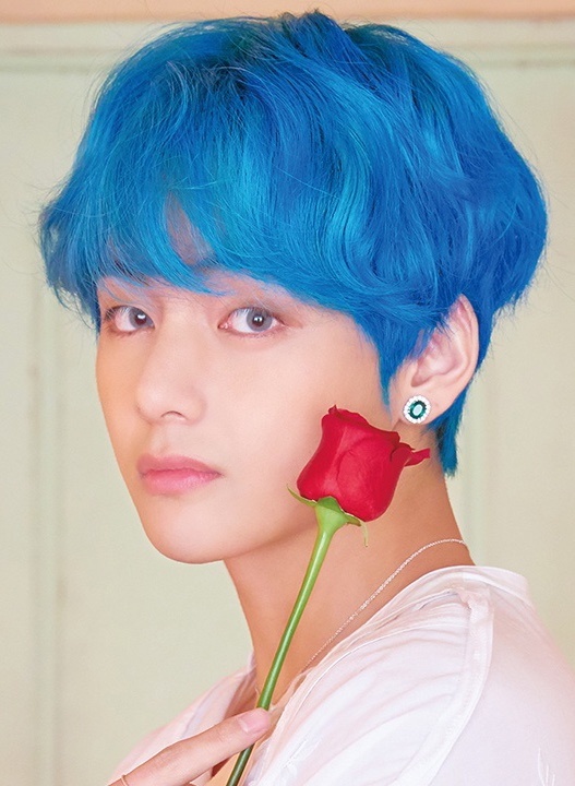 V (BTS) la sao nam mac dep nhat anh 7