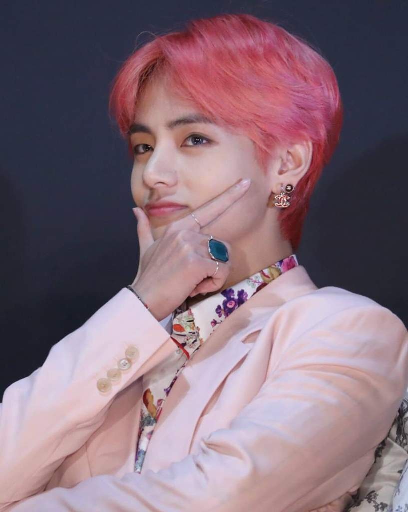 V (BTS) la sao nam mac dep nhat anh 8