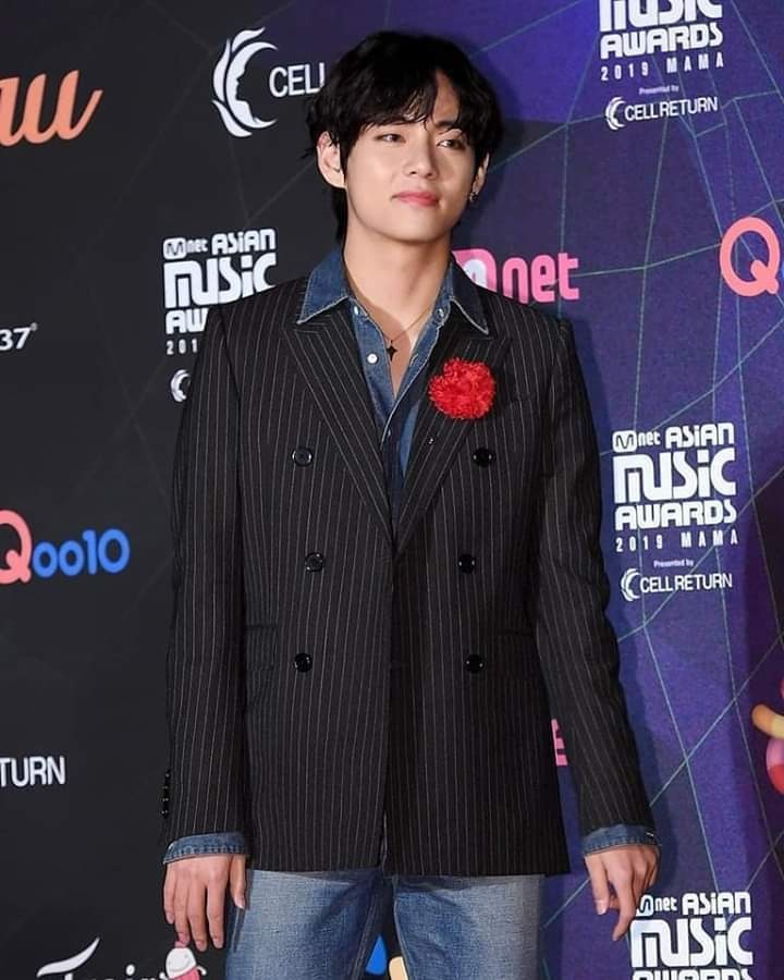 V (BTS) la sao nam mac dep nhat anh 11