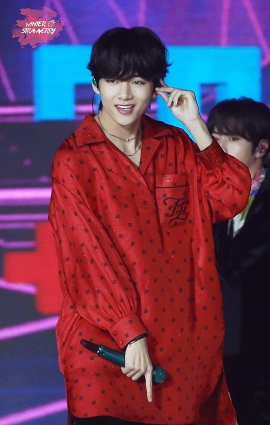 V (BTS) la sao nam mac dep nhat anh 4