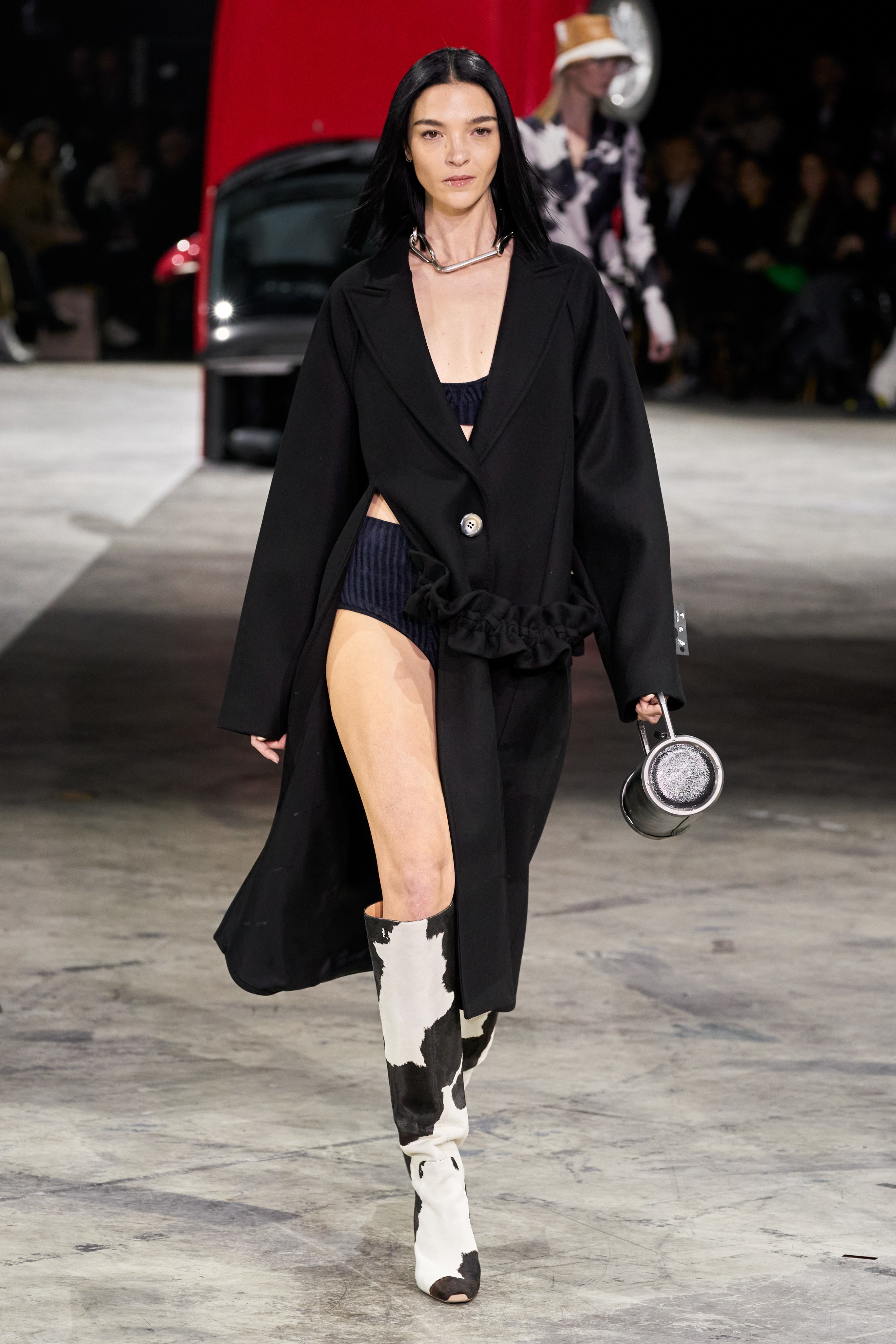 mau cuon chan,  me Gigi Hadid len san dien anh 24