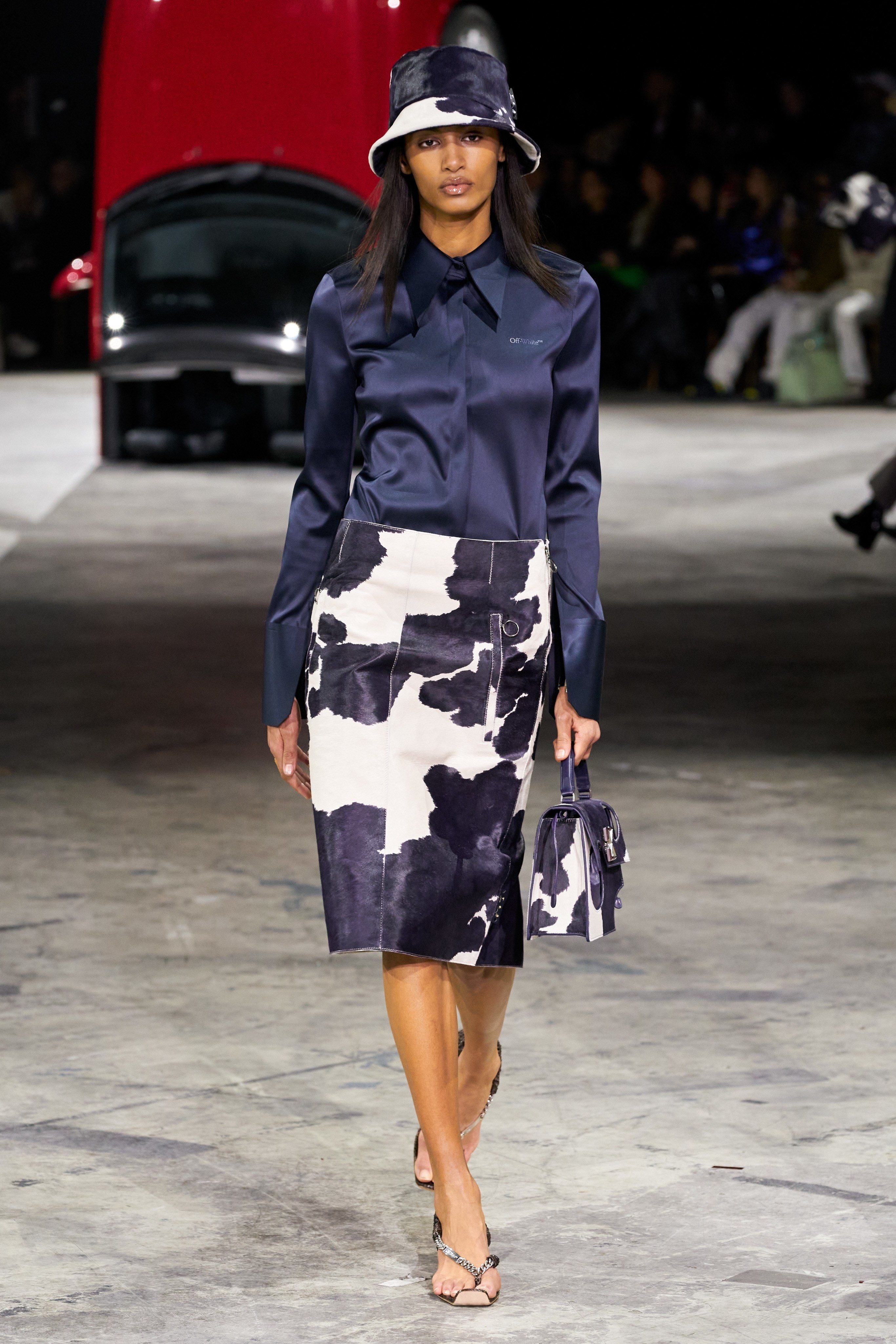 mau cuon chan,  me Gigi Hadid len san dien anh 26