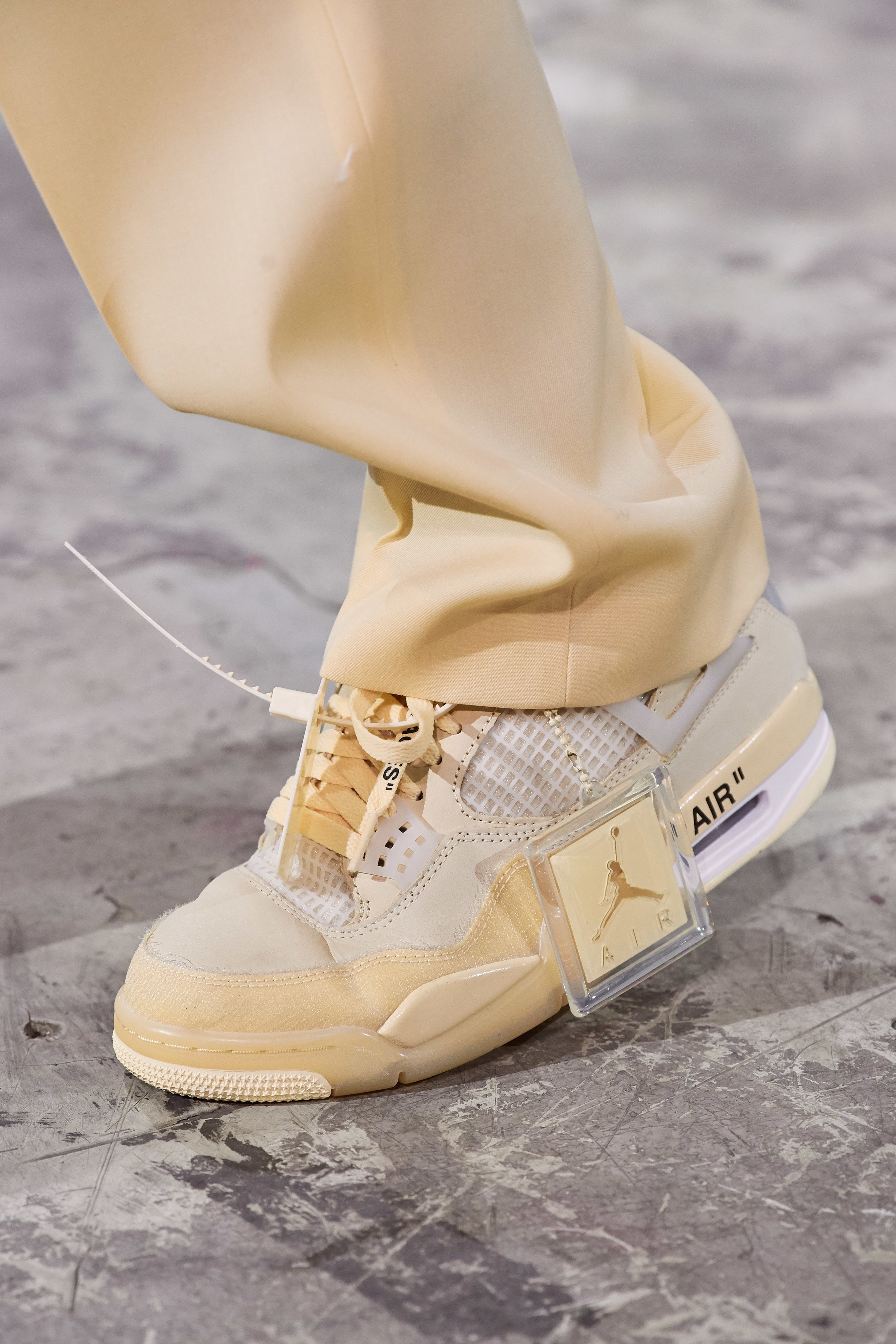 mau cuon chan,  me Gigi Hadid len san dien anh 30