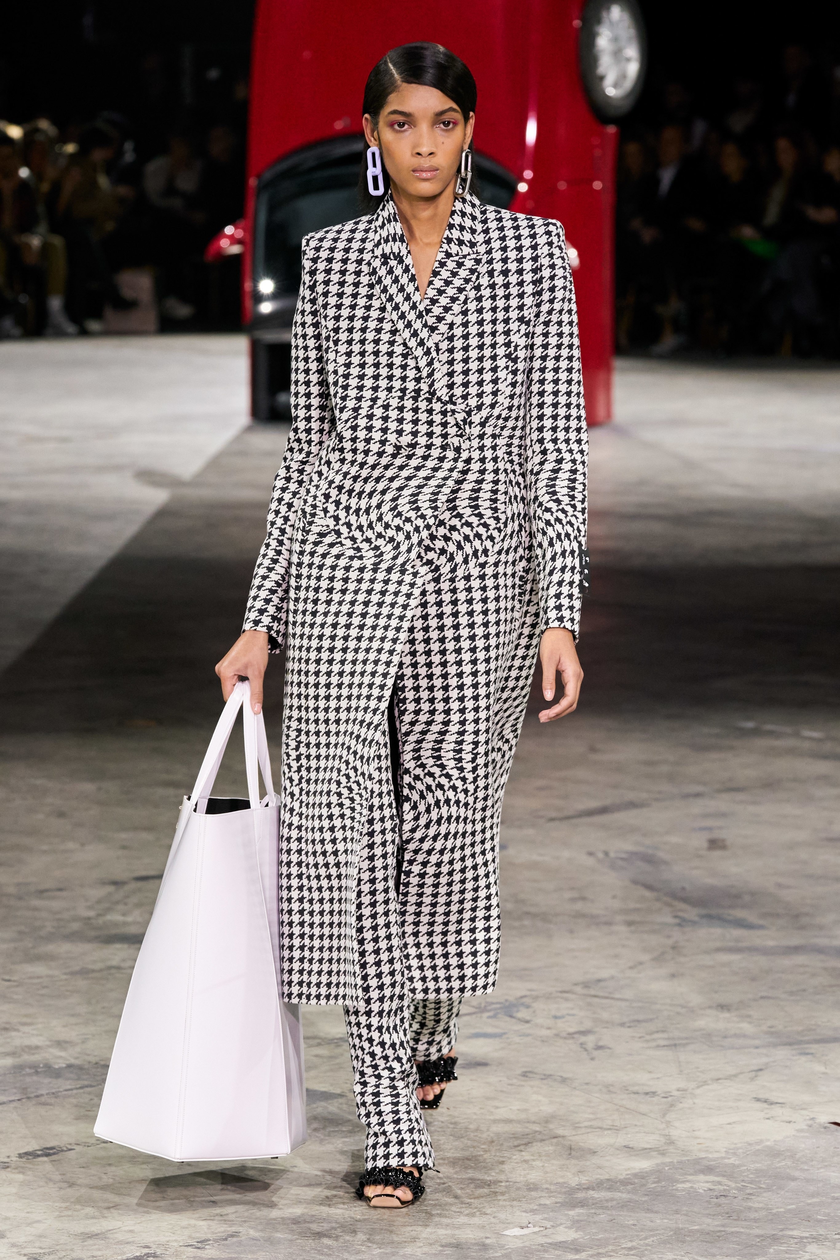 mau cuon chan,  me Gigi Hadid len san dien anh 29