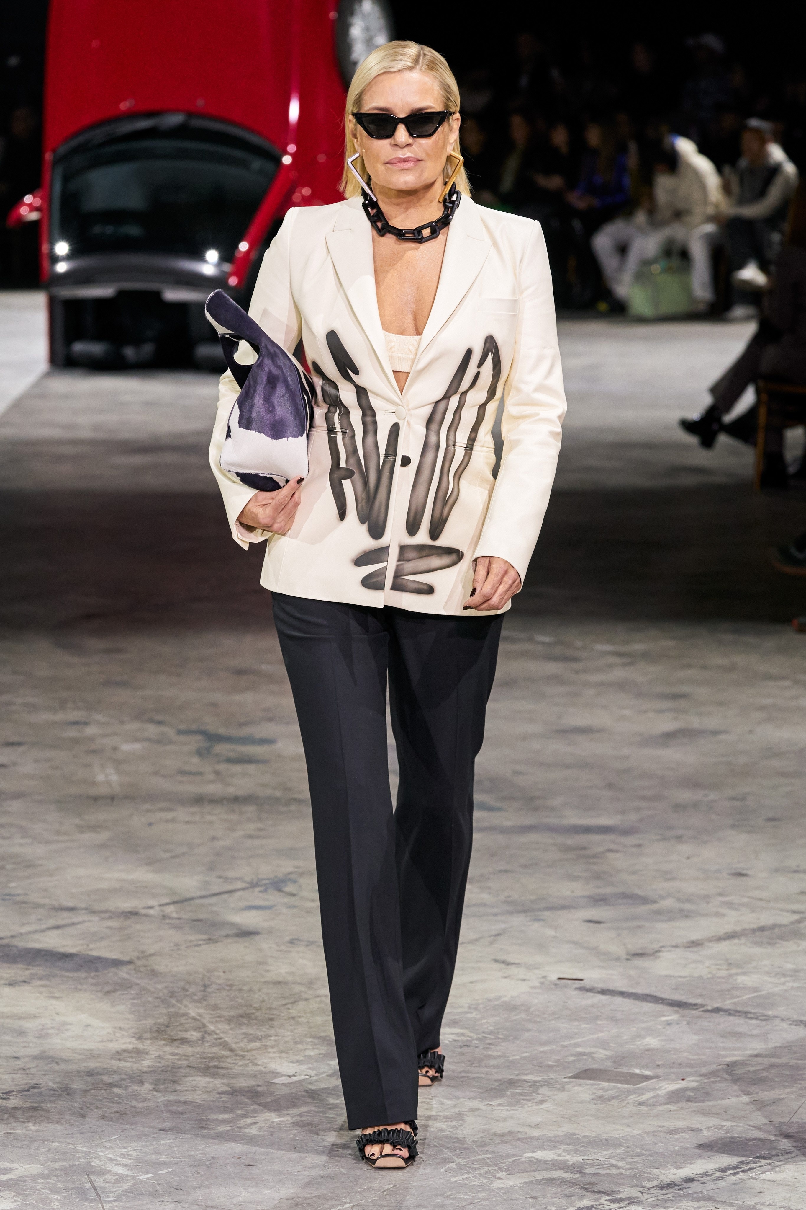 mau cuon chan,  me Gigi Hadid len san dien anh 20