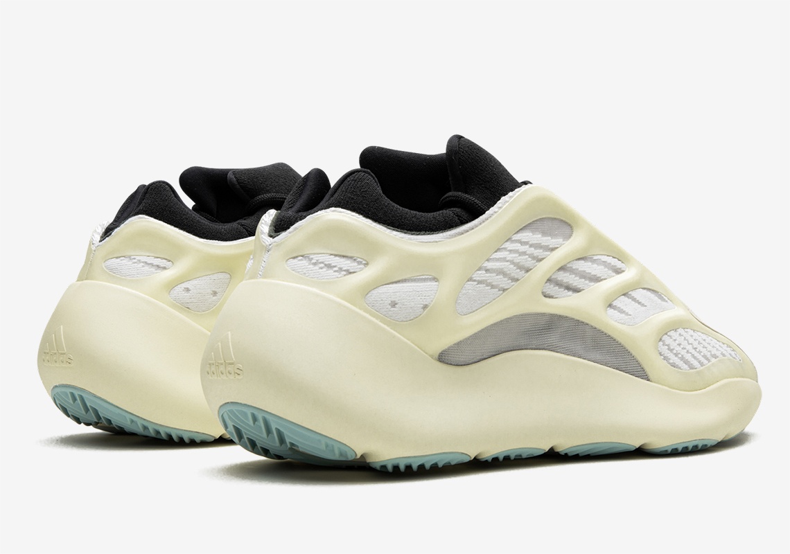 Yeezy liên tục ra các mẫu giày mới ảnh 2 Yeezy lien tuc ra cac mau giay moi anh 2