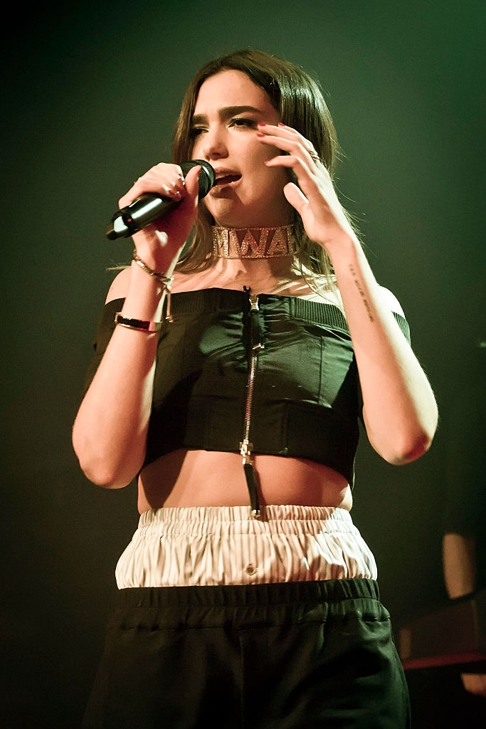 su phat trien trong phong cach cua Dua Lipa anh 1