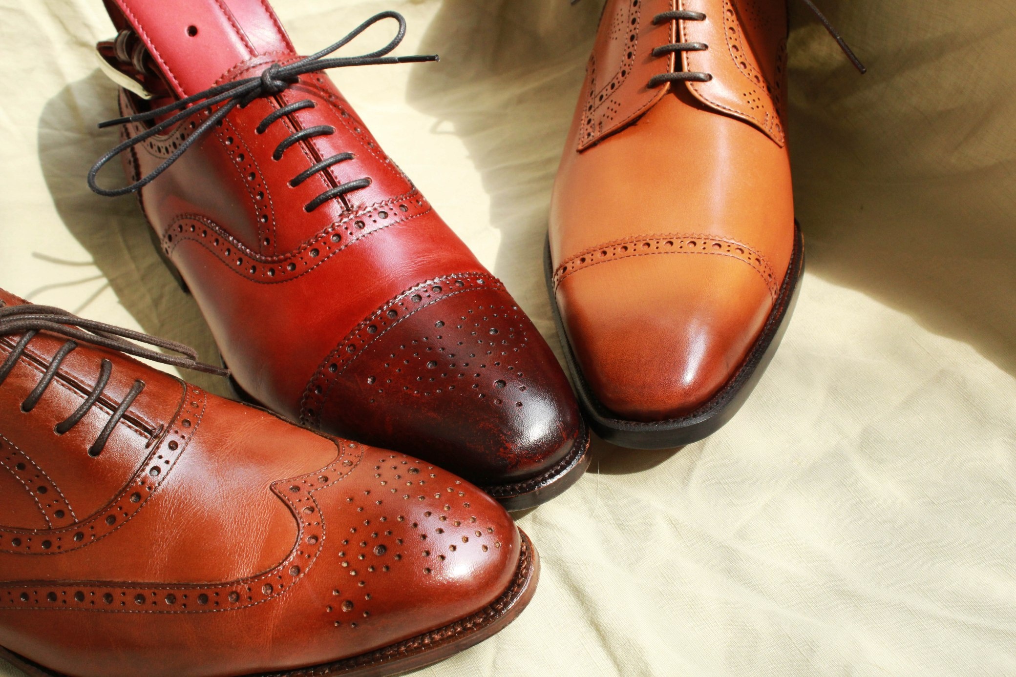 Cach phan biet giay tay danh cho nam gioi hinh anh