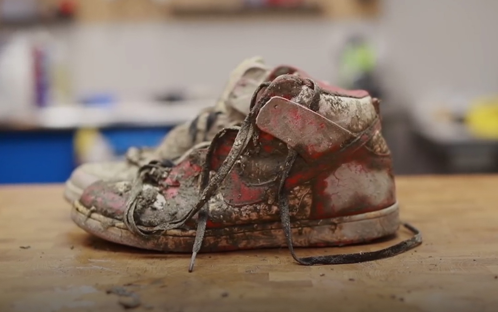 Tan trang lai doi giay Air Jordan nhat ve tu bai rac hinh anh