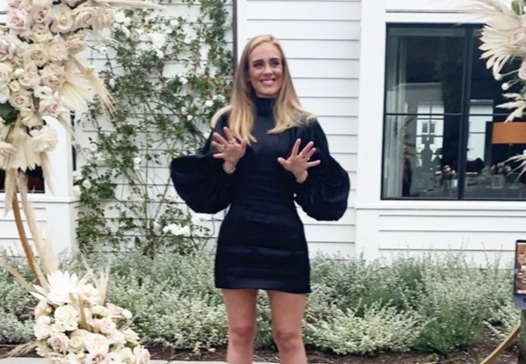 Fan kho nhan ra Adele khi mac vay bo don sinh nhat tuoi 32 hinh anh