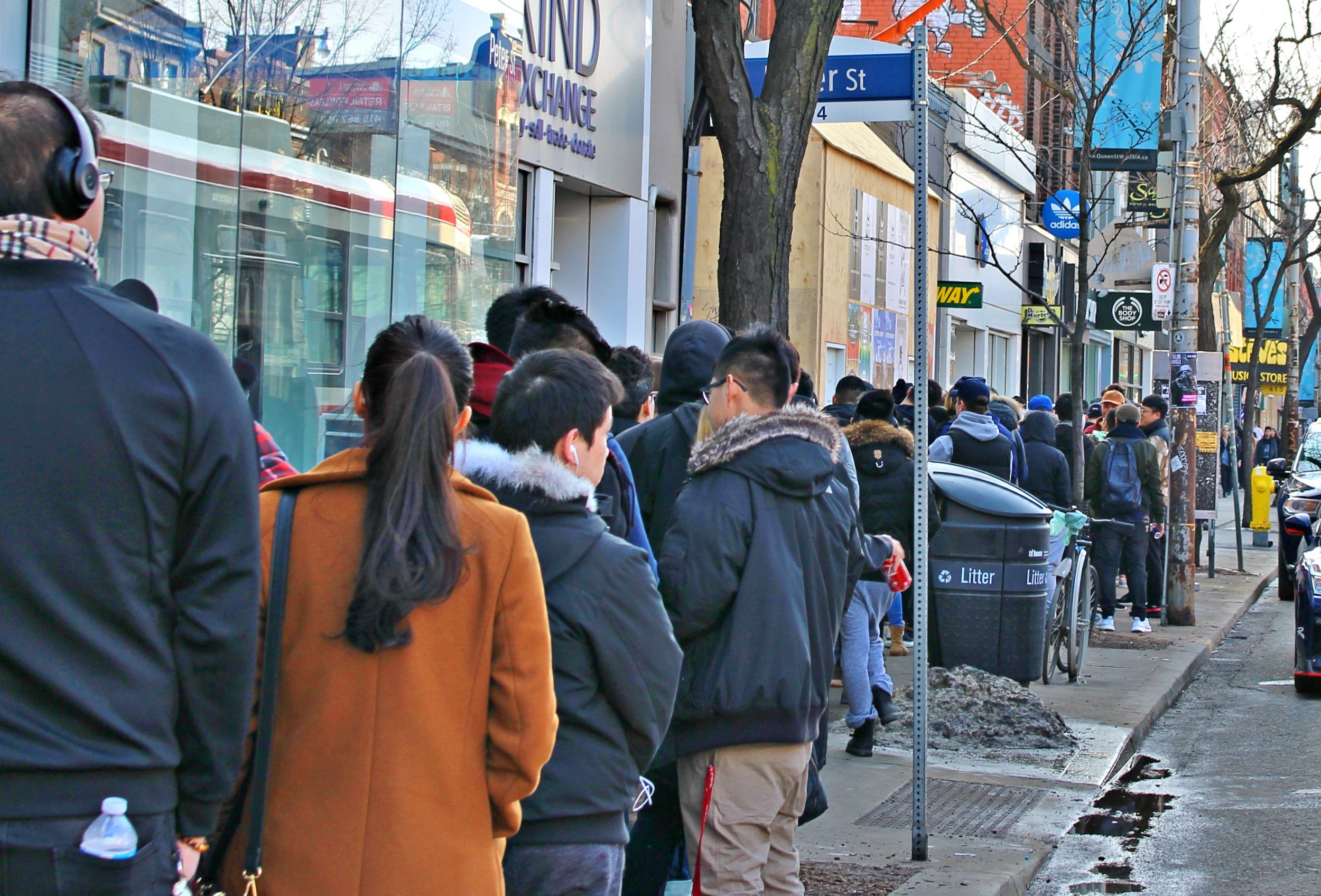 Tai sao Yeezy dang tro nen re hon anh 3