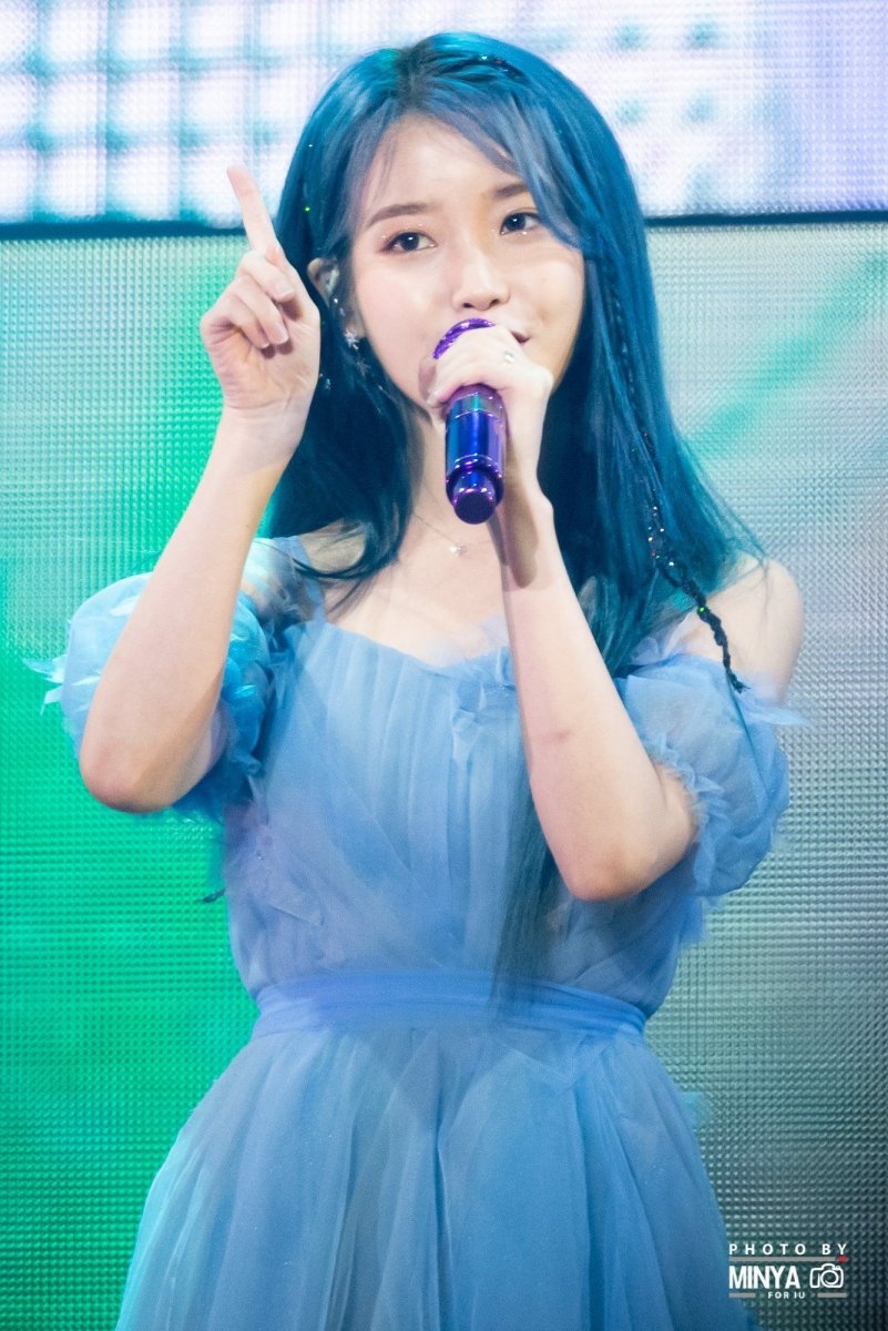 IU mac vay tre vai anh 2