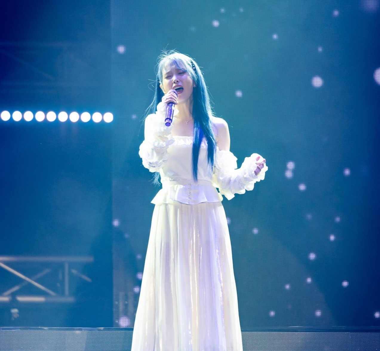 IU mac vay tre vai anh 4