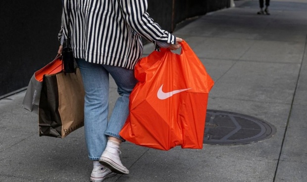 Hang giay nao pho bien nhat the gioi? hinh anh