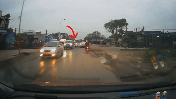 Vuot au, xe may truot dai tren duong hinh anh