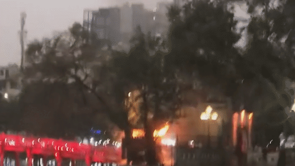 Chay o gan cau The Huc hinh anh