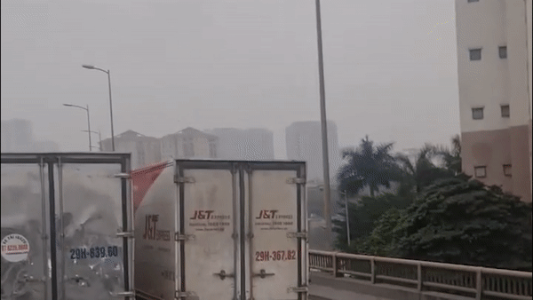 Tai xe xe tai ‘chen ep’ nhau o duong vanh dai tren cao hinh anh