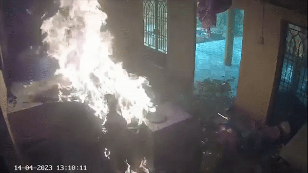 Nguoi dan ong dap pha tuong phat, dot chua o Long An hinh anh