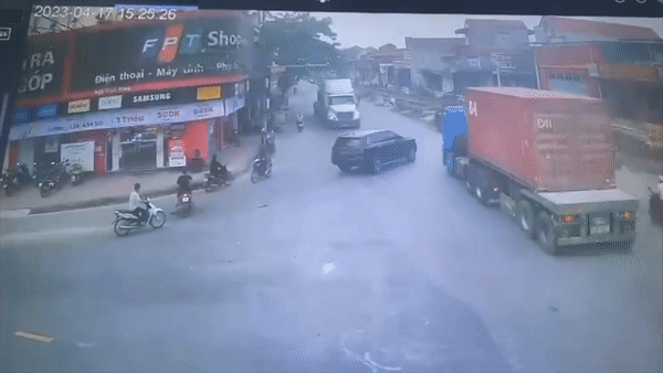 Va cham voi xe dau keo, oto hu hong nang hinh anh