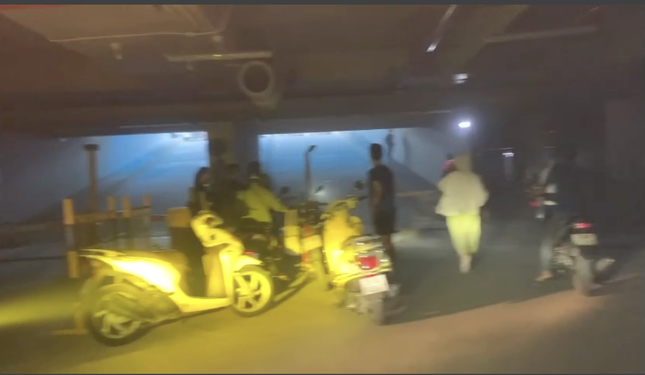 ket chung cu,  chay may phat dien anh 2