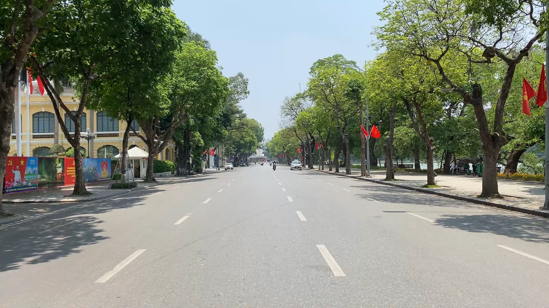 Duong pho Ha Noi ngot ngat trong dot nang nong ky luc hinh anh