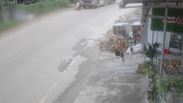 2 nguoi tu vong duoi gam xe tai o Ha Noi hinh anh