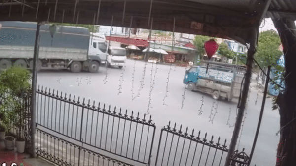 Tai xe vang khoi xe tai sau cu tong manh hinh anh