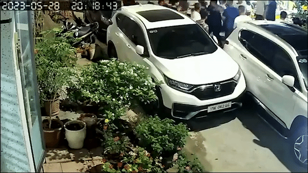 Tai xe bi hanh hung sau va cham xe o Hai Phong hinh anh