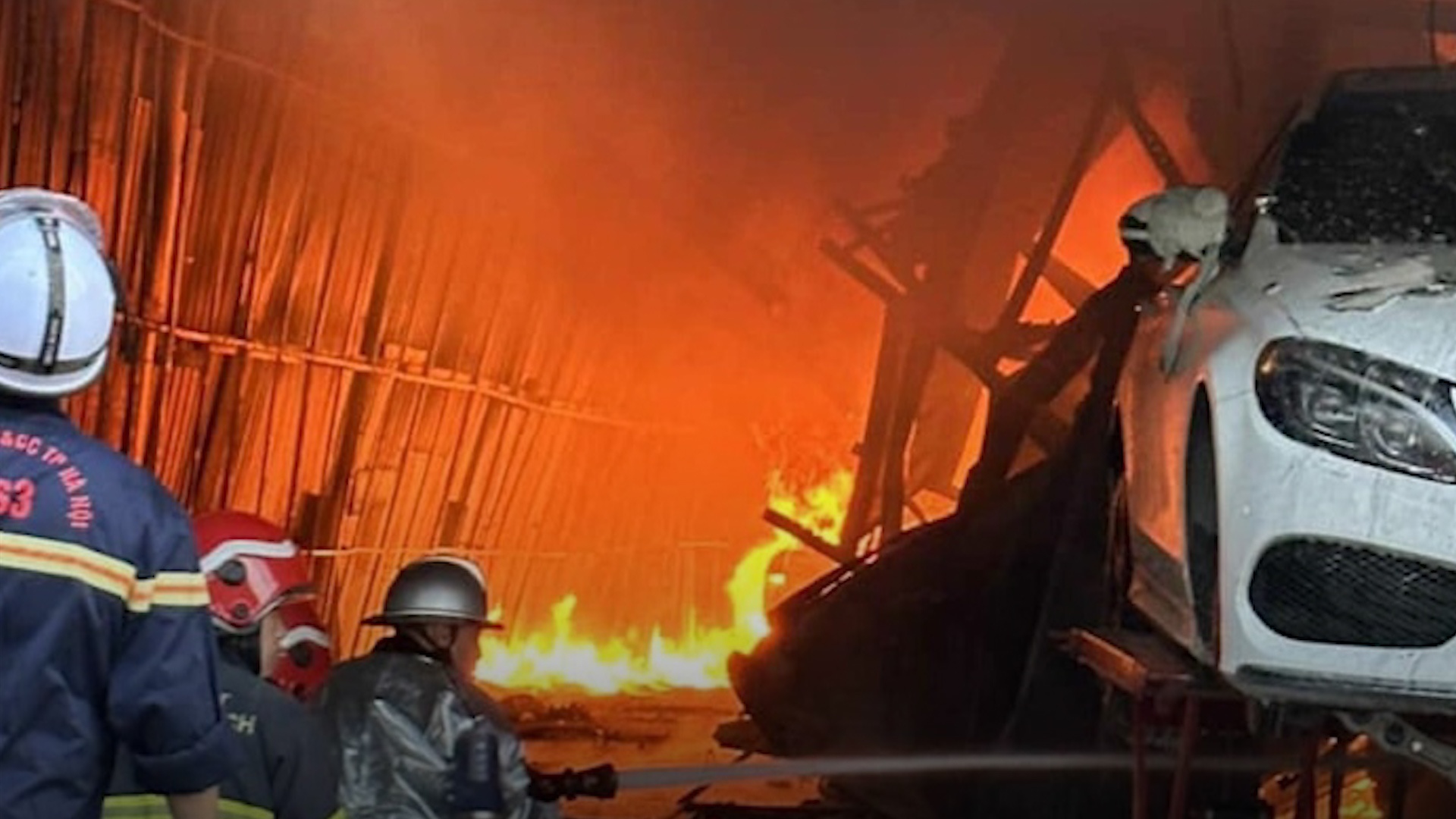 Chay xuong sua oto tai Ha Noi hinh anh