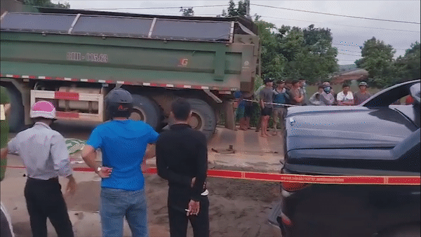 Hien truong vu tai nan lien hoan, 3 nguoi trong gia dinh tu vong hinh anh