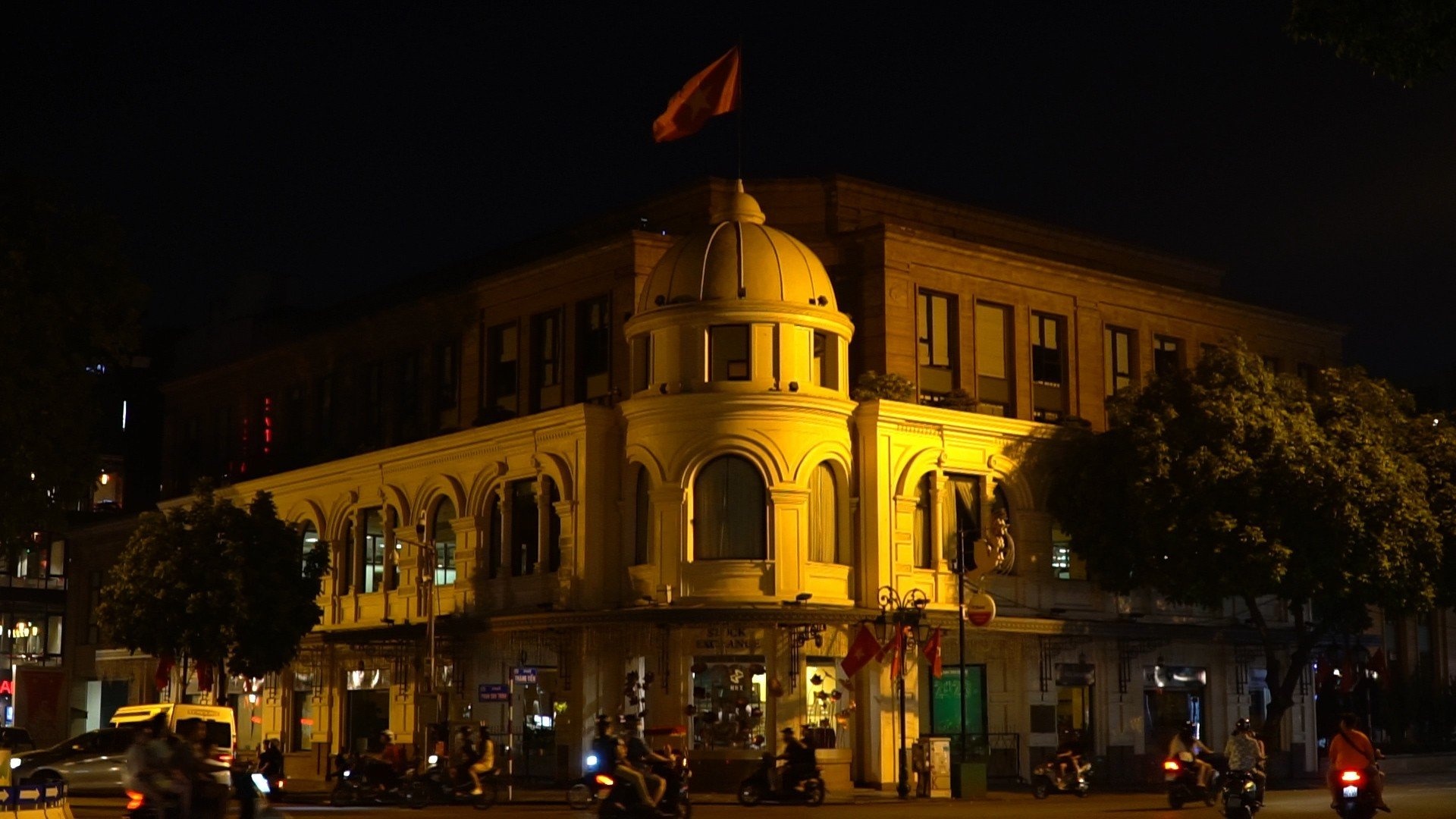 Duong pho, cong vien Ha Noi thieu anh sang vi cat giam dien hinh anh