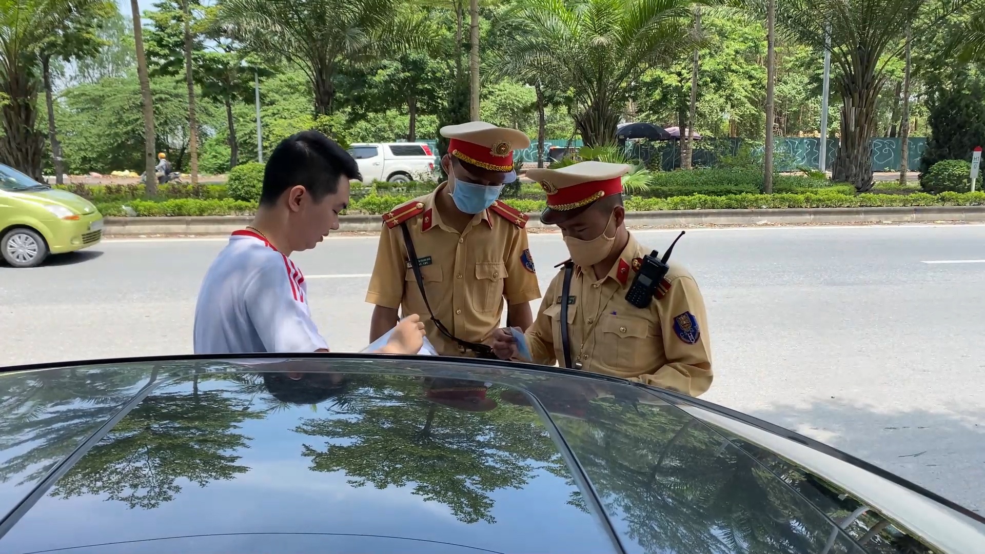 Chay qua toc do tai xe noi do ‘duong qua rong’ hinh anh