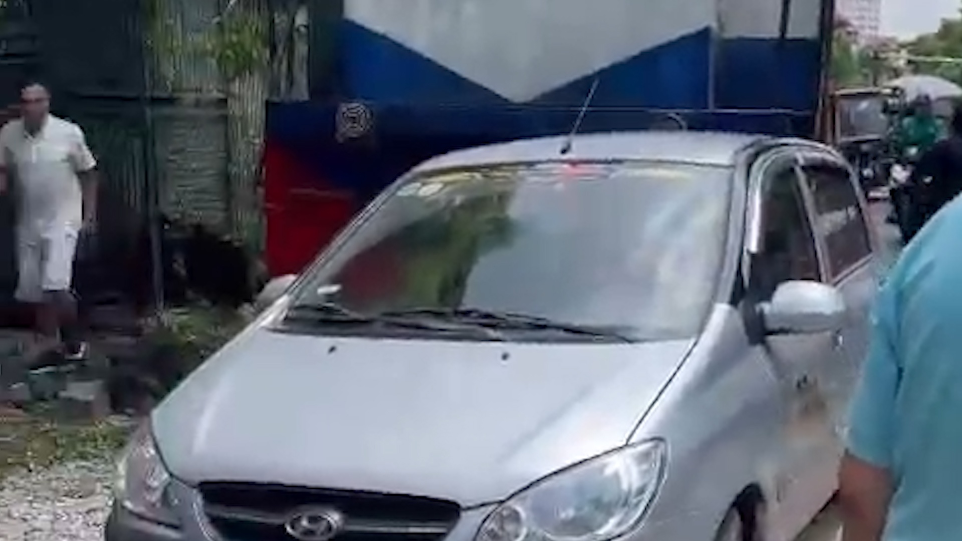 Do xe sat duong tau, oto bi tau hoa lao trung hinh anh