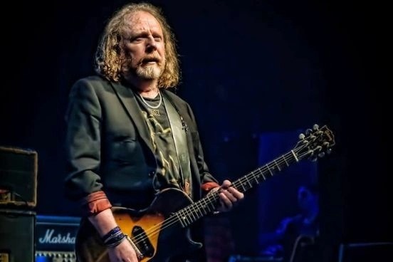 Nghe si guitar Canada bi con trai sat hai hinh anh