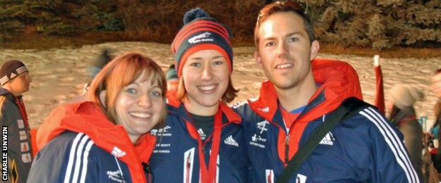 Lizzy (giữa) cộng tác với chuyên gia Charlie Unwin tại Thế vận hội mùa đông Sochi 2014