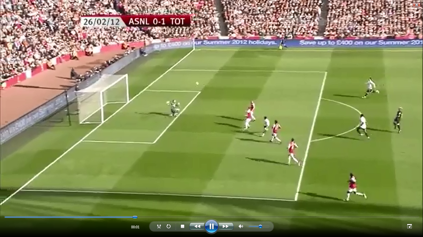 Trong tai Mike Dean an mung ban thang cua Tottenham nam 2012 hinh anh