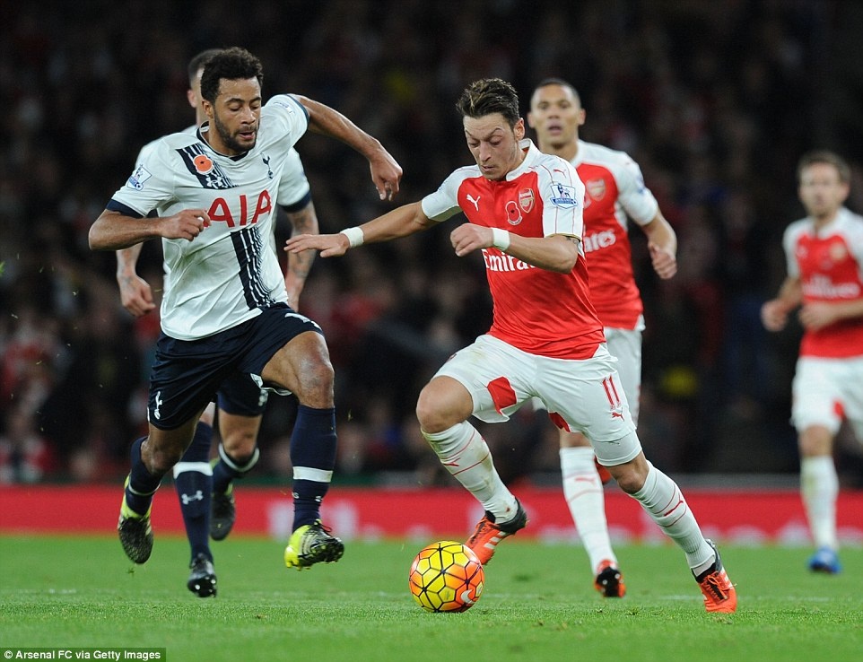 Ozil lap ky luc kien tao o Premier League hinh anh