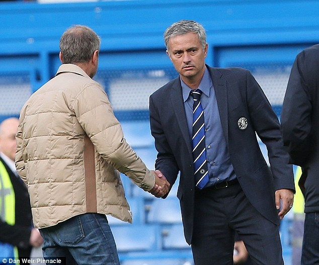 Mourinho xin y kien loai cau thu tu Abramovich hinh anh
