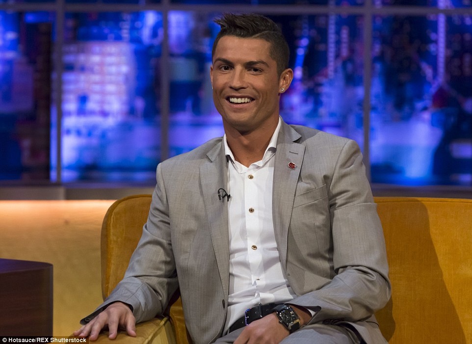 CR7: 'That kho de tim mot co gai xem nhe danh tieng' hinh anh