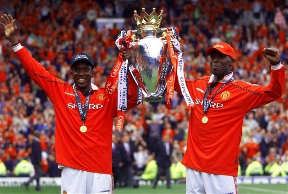 Cap tien dao lung lay Dwight Yorke va Andy Cole cua MU hinh anh