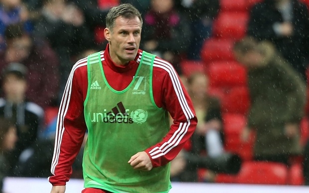 Jamie Carragher phan ung khi CDV MU la o o san Old Trafford hinh anh