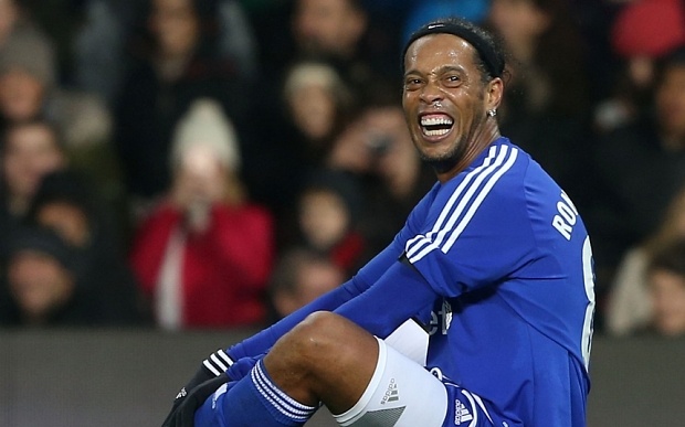 Man trinh dien cua Ronaldinho o tran dau tu thien hinh anh