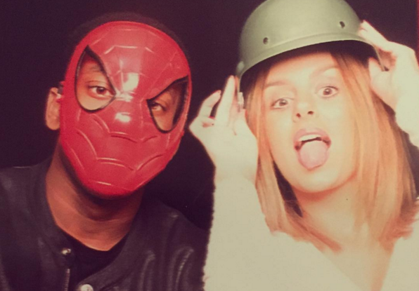 Su tinh nghich cua vo chong Martial hinh anh